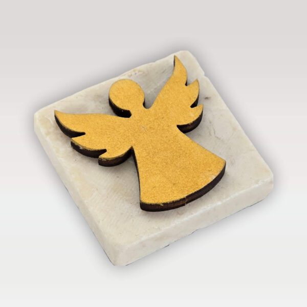 Angel na kamnu - zlate barve