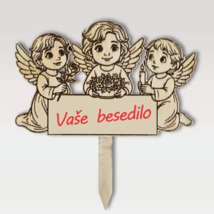 Lesena sveča na piku iz vezane plošče – trije angeli z personaliziranim napisom