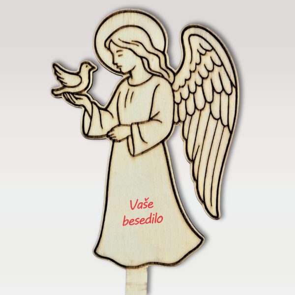 Lesena sveča na piku iz vezane plošče - angel z golobom v roki - personaliziran napis