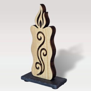 Lesena sveča naravne barve (natur) iz masivne smreke s kamnitim podstavkom - ornament