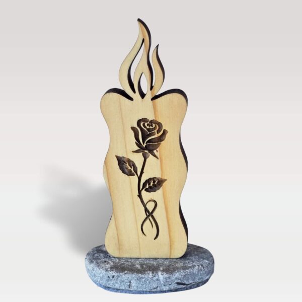 Lesena sveča naravne barve (natur) iz masivne smreke s kamnitim podstavkom - vrtnica