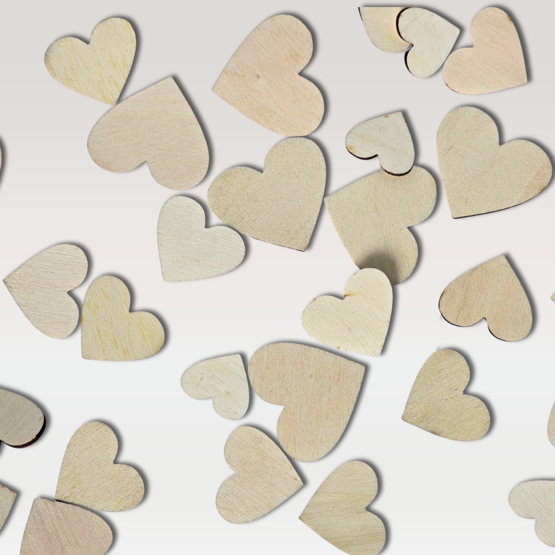 Holzherzen für Tischdekoration zur Hochzeit